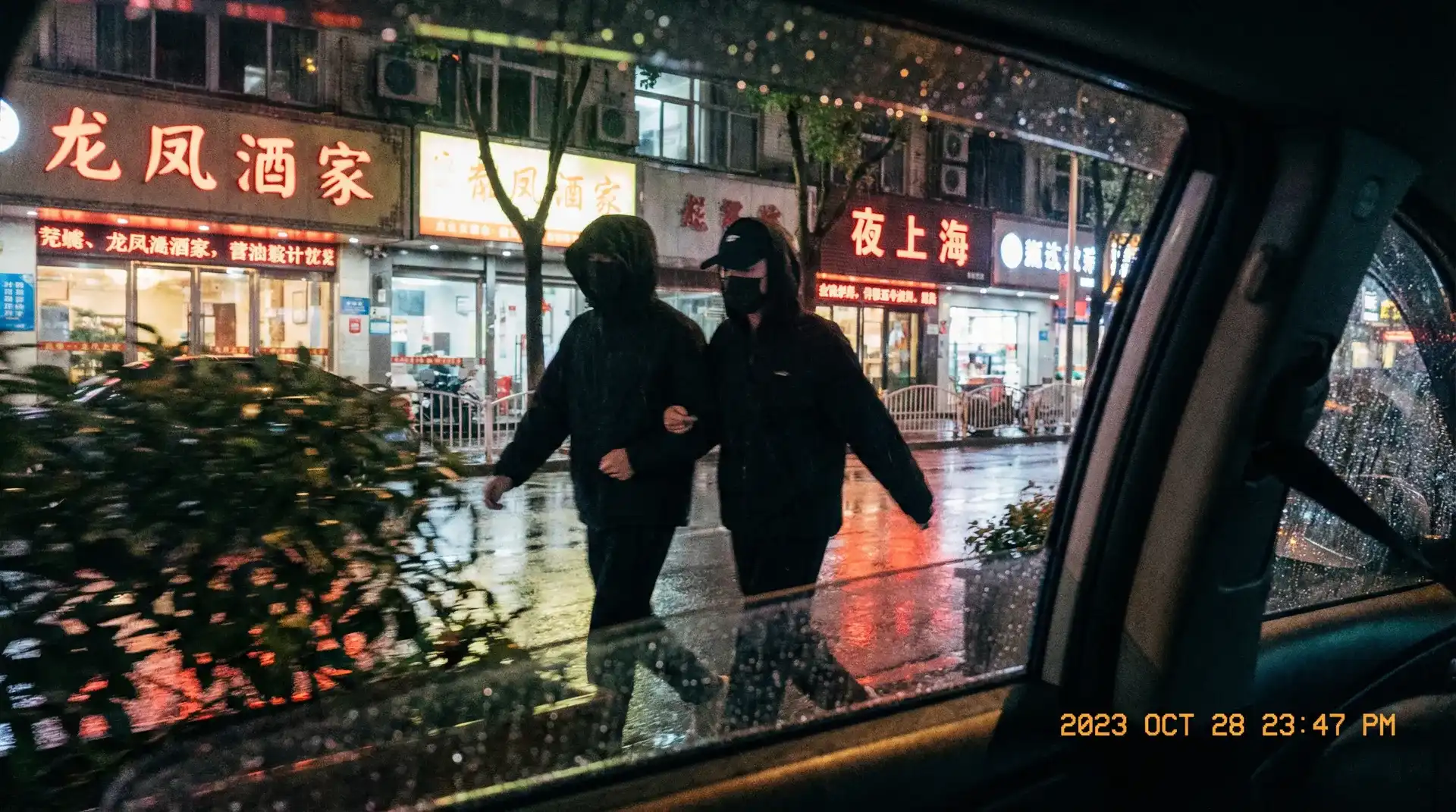 日本特黄特色AAAAA大片免费 - 顶流明星深夜密会现场抓拍照片